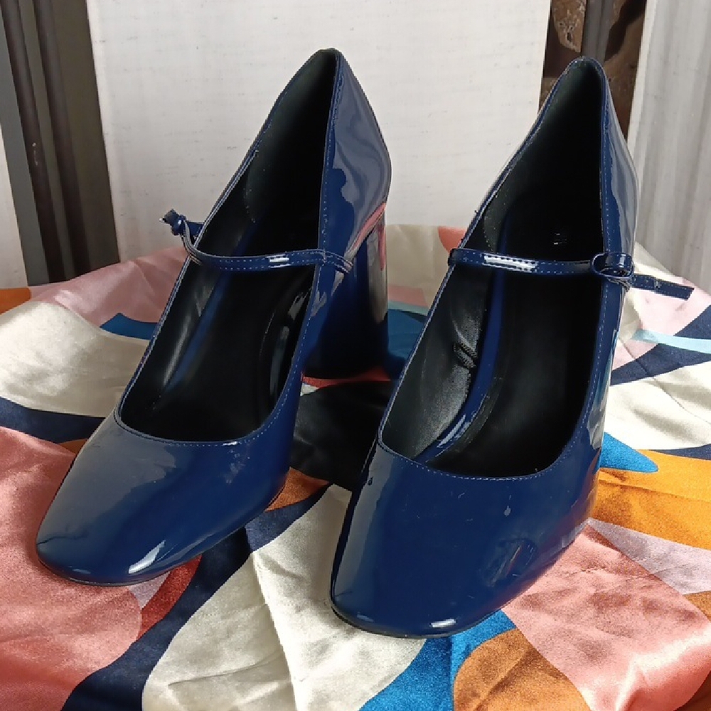 Zara Blue Heels Sleek Design